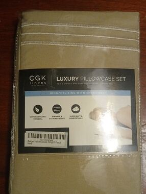 NWT Beige Luxury Pillowcase Set - King/Cal King
